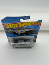 Load image into Gallery viewer, Hot Wheels 2018 Bentley Continental GT3
