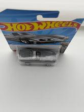 Load image into Gallery viewer, Hot Wheels ‘72 Stingray Convertible
