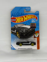Load image into Gallery viewer, Hot Wheels '15 Ford Mustang GT Convertible
