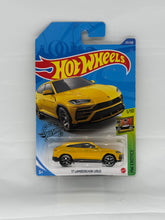 Load image into Gallery viewer, Hot Wheels '17 Lamborghini Urus (Yellow)
