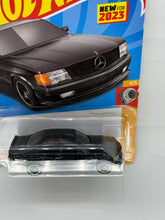 Load image into Gallery viewer, Hot Wheels '89 Mercedes-Benz 560 SEC AMG
