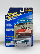 Load image into Gallery viewer, Johnny Lightning’62 Chevy Corvette Classic Gold

