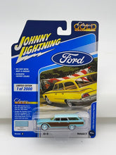 Load image into Gallery viewer, Johnny Lightning’60 Ford Country Squire Classic Gold
