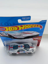Load image into Gallery viewer, Hot Wheels ‘17 Ford GT
